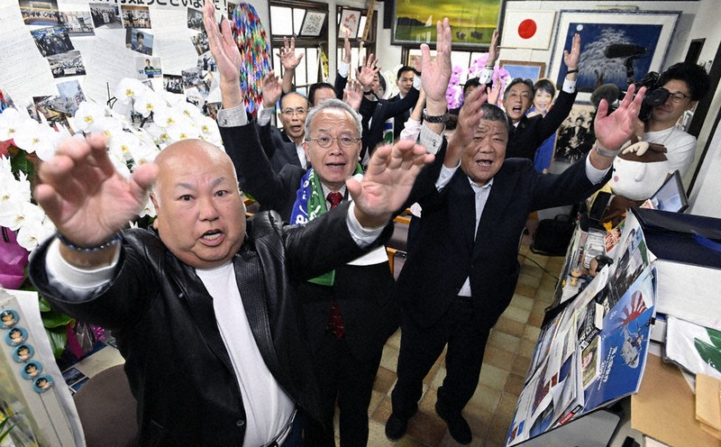 高市内閣発足 地元支援者、旧友ら歓喜 | 毎日新聞