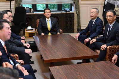 読む政治：「野党」公明に、立憲・国民は親近感にじませ 連携へ定数