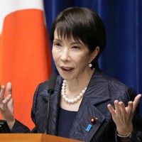 新内閣が発足し、記者会見する高市首相＝21日、首相官邸（共同）