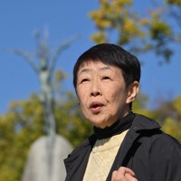 児童文学作家の中澤晶子さん＝広島市中区で2024年12月2日、北村隆夫撮影