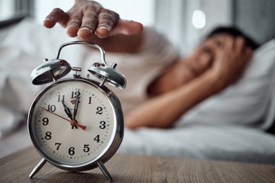 日本研究：近半數中高年「睡再久也累」　非恢復性睡眠增健康風險