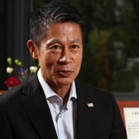 記者の質問に答える広島県の湯崎英彦知事＝県庁で2025年9月25日、佐藤賢二郎撮影