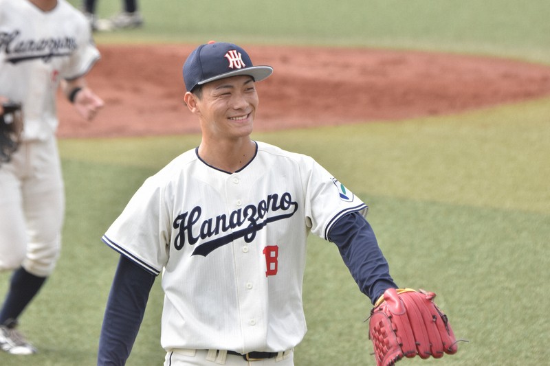 飛躍の契機は球技大会? 無名大からドラフト指名待つ156キロ右腕 | 毎日新聞