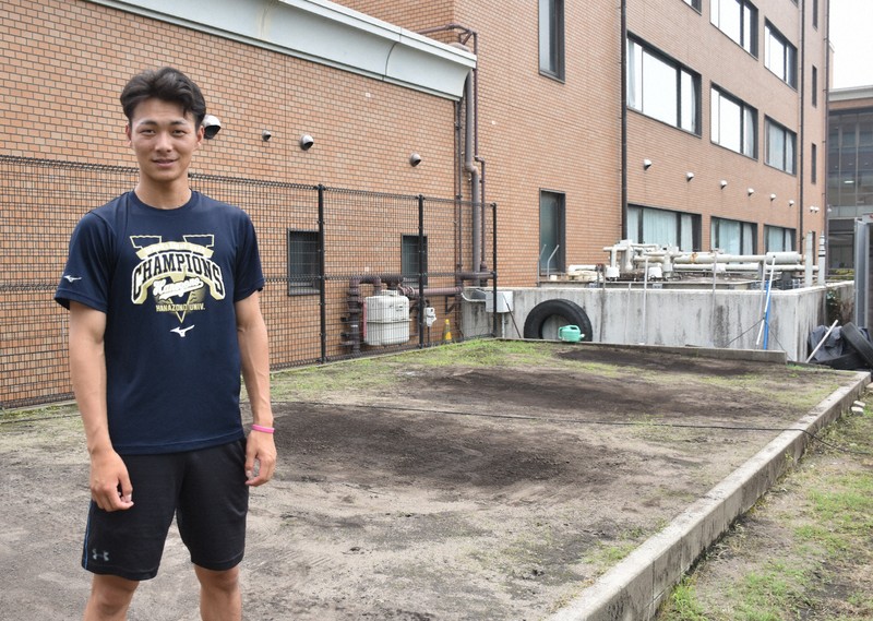 飛躍の契機は球技大会? 無名大からドラフト指名待つ156キロ右腕 | 毎日新聞