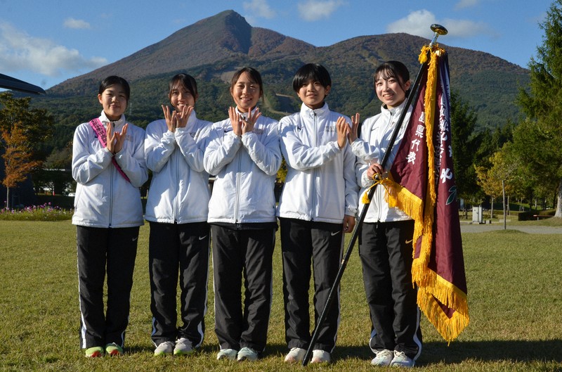 【福島】学法石川　10年連続13回目＝福島県猪苗代間との亀ケ城公園で2025年10月23日午後2時46分、西川拓撮影