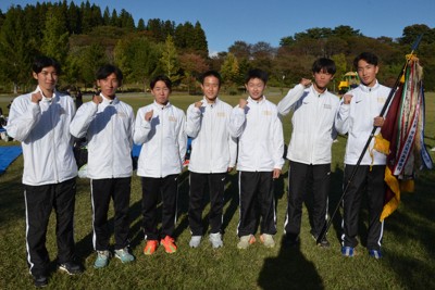 【福島】学法石川　15年連続17回目＝福島県猪苗代町の亀ケ城公園で2025年10月23日午後2時43分、西川拓撮影