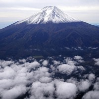 富士山初冠雪 平年よりは21日遅く、過去3番目の遅さ [写真特集2/8