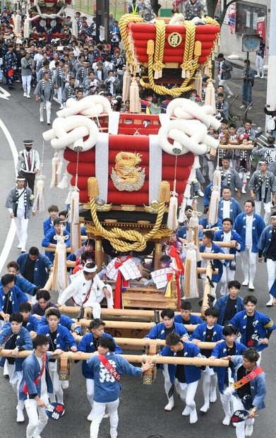 ふとん太鼓、迫力の集結 堺まつり ／大阪 | 毎日新聞