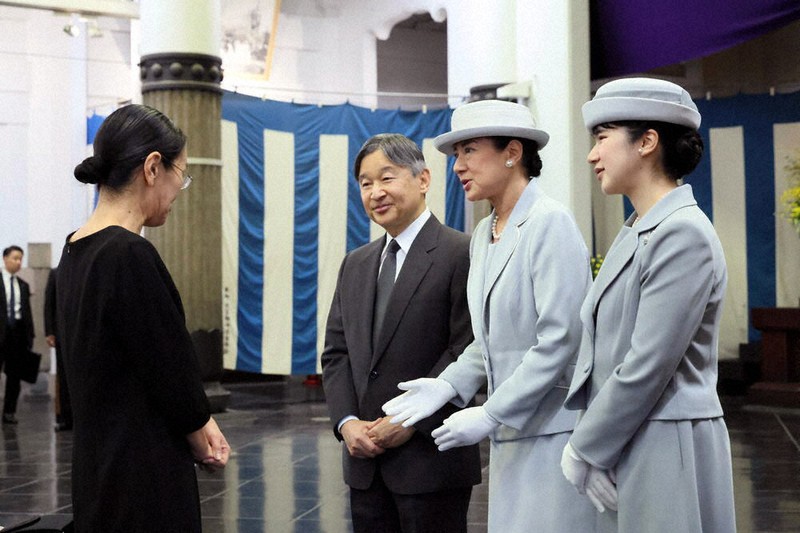 皇室：都慰霊堂を初訪問 天皇ご一家 戦後80年締めくくり | 毎日新聞