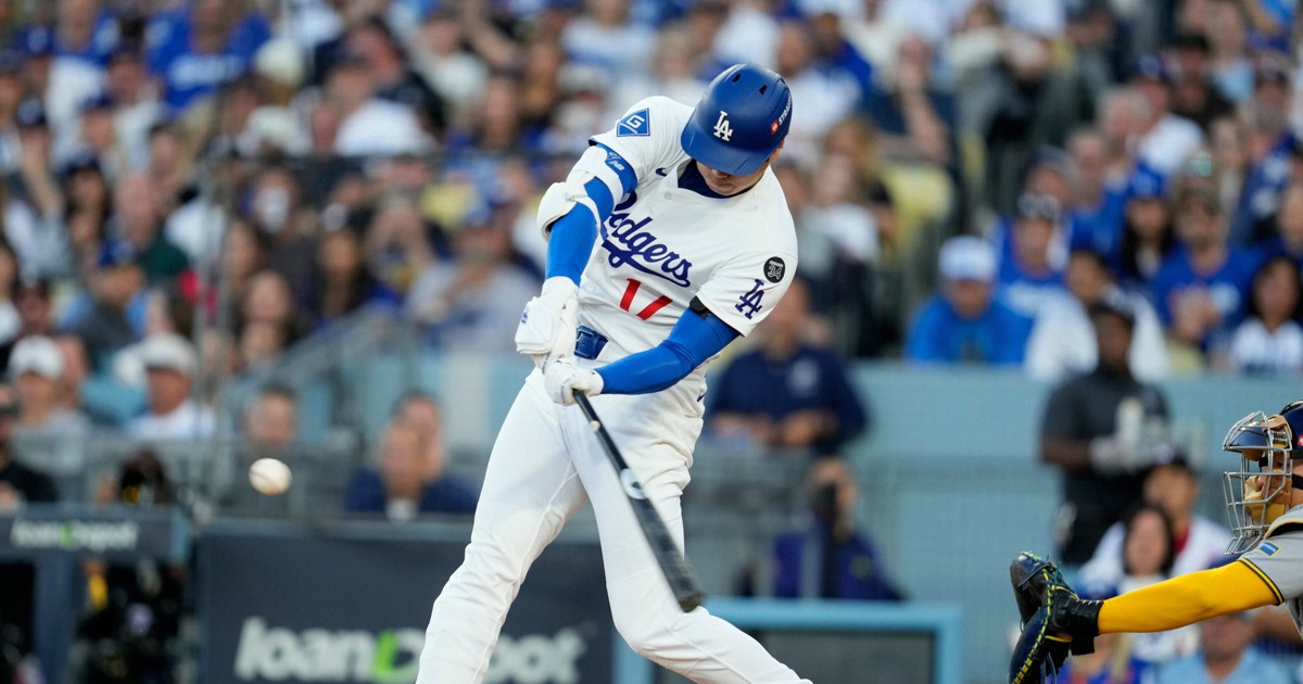 黄金のバッター大谷翔平　1550枚の金箔使った等身大像展示　札幌