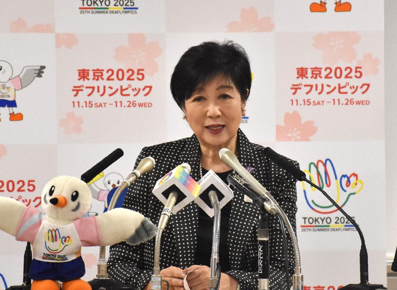 記者会見で発言する東京都の小池百合子知事=東京都新宿区の都庁で2025年10月3日午後2時2分、遠藤龍撮影