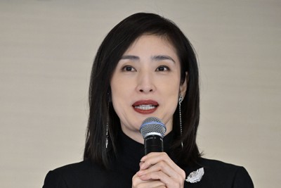 映画「てっぺんの向こうにあなたがいる」に出演する天海祐希さん＝大阪市中央区で2025年10月17日、北村隆夫撮影