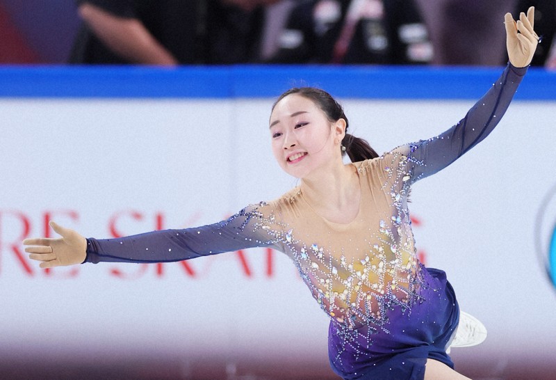 女子SPで演技する松生理乃＝中国・重慶で2025年10月24日、吉田航太撮影