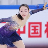 女子SPで演技する松生理乃＝中国・重慶で2025年10月24日、吉田航太撮影