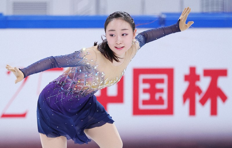 女子SPで演技する松生理乃＝中国・重慶で2025年10月24日、吉田航太撮影