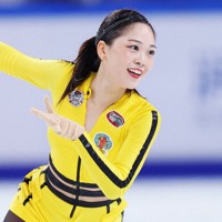 女子SPで演技する吉田陽菜＝中国・重慶で2025年10月24日、吉田航太撮影