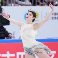 女子SPで演技する米国のアリサ・リュウ＝中国・重慶で2025年10月24日、吉田航太撮影