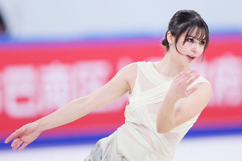 女子SPで演技する米国のアリサ・リュウ＝中国・重慶で2025年10月24日、吉田航太撮影