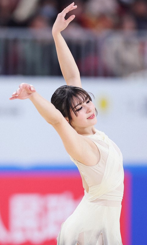 女子SPで演技する米国のアリサ・リュウ＝中国・重慶で2025年10月24日、吉田航太撮影