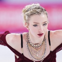 女子SPで演技する米国のアンバー・グレン＝中国・重慶で2025年10月24日、吉田航太撮影