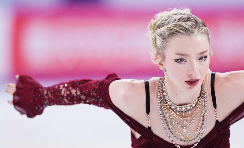 女子SPで演技する米国のアンバー・グレン＝中国・重慶で2025年10月24日、吉田航太撮影