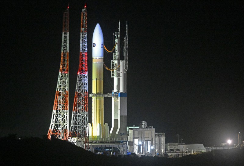H3ロケット7号機 打ち上げ前に発射地点へ機体移動 [写真特集1/8