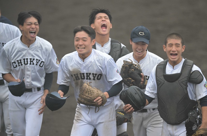 中京大中京が決勝へ、大垣日大破る 高校野球秋季東海大会 [写真特集1