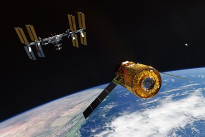国際宇宙ステーション（左奥）に接近するHTV－Xのイメージ＝宇宙航空研究開発機構提供
