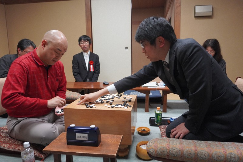 囲碁の世界アマチュア日本代表に夏冰さん 平岡聡さんに中押し勝ち