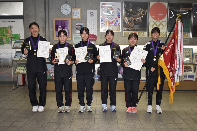 【富山】富山商　3年ぶり32回目＝富山県総合運動公園陸上競技場で2025年10月26日、浜名晋一撮影