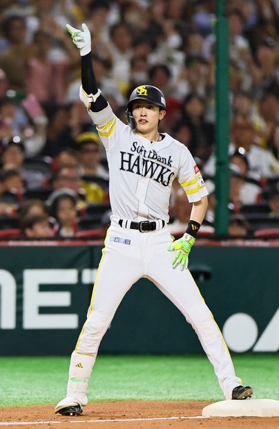 ソフトバンク・周東佑京「気合が入った」 悪い流れ断ち切る一打 | 毎日新聞