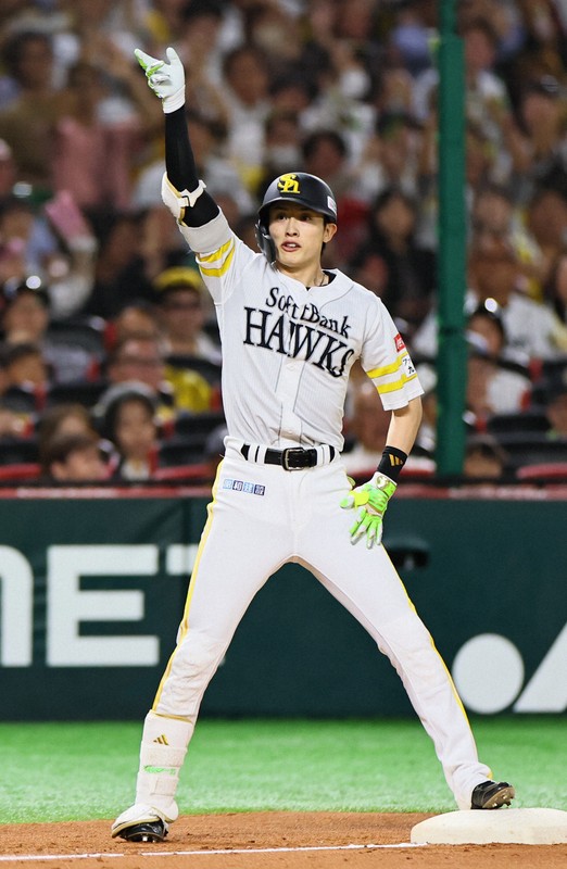 ソフトバンク・周東佑京「気合が入った」 悪い流れ断ち切る一打 | 毎日新聞