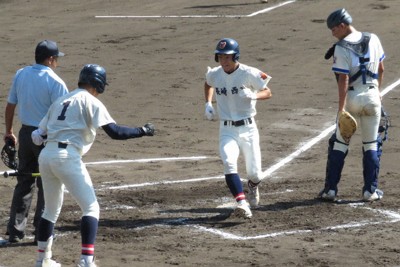 秋の高校野球：九州大会 長崎西 コールド勝ち ベスト8出そろう ／長崎