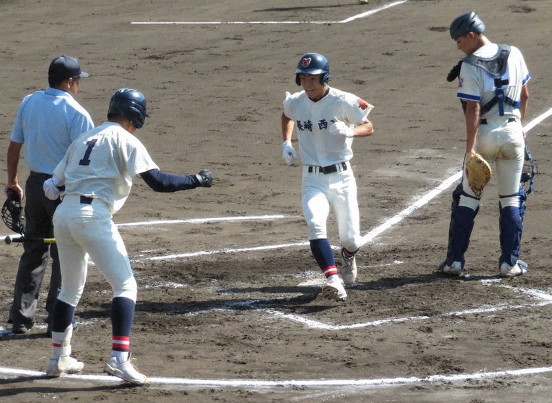 秋の高校野球：九州大会 長崎西 コールド勝ち ベスト8出そろう ／長崎