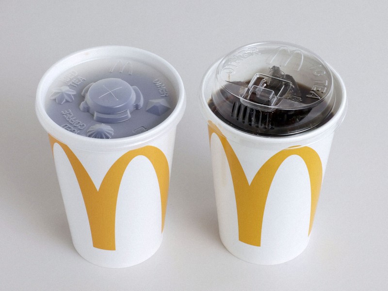 マクドナルド 紙ストロー廃止、新型のふた導入 11月19日から順次