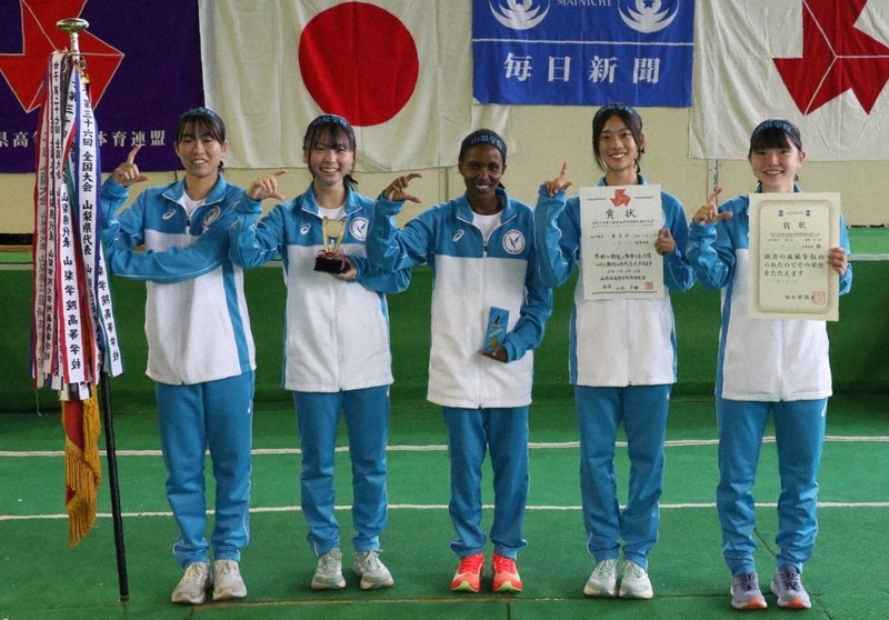 【山梨】山梨学院　17年連続25回目＝山梨県富士河口湖町で2025年10月25日午後2時36分、野田樹撮影