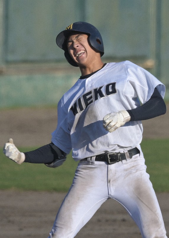秋季東海地区高校野球決勝】 三重－中京大中京 [写真特集1/13] | 毎日新聞
