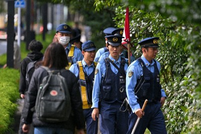「家が大理石でできていて鉄の柵もあるが……