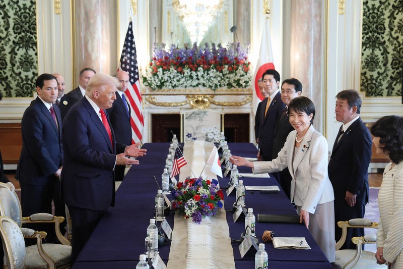トランプ氏「最高レベルの同盟国だ」 日米首脳、関税合意文書署名