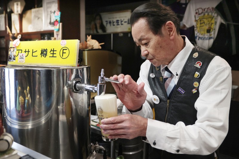 サイバー被害でアサヒ社員「おわび行脚」 ビール注ぎ名人の店も品薄