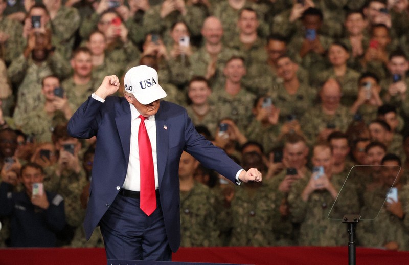 トランプ大統領と高市首相 米空母で演説 [写真特集11/15] | 毎日新聞