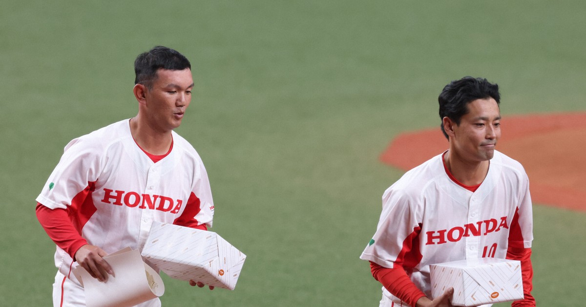 10回出場選手」Hondaの福島、井上両選手を表彰 日本選手権 | 毎日新聞