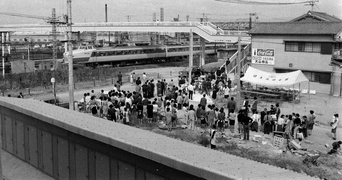 れとろ探訪：東海道線をまたぐ歩道橋 ／大阪 | 毎日新聞