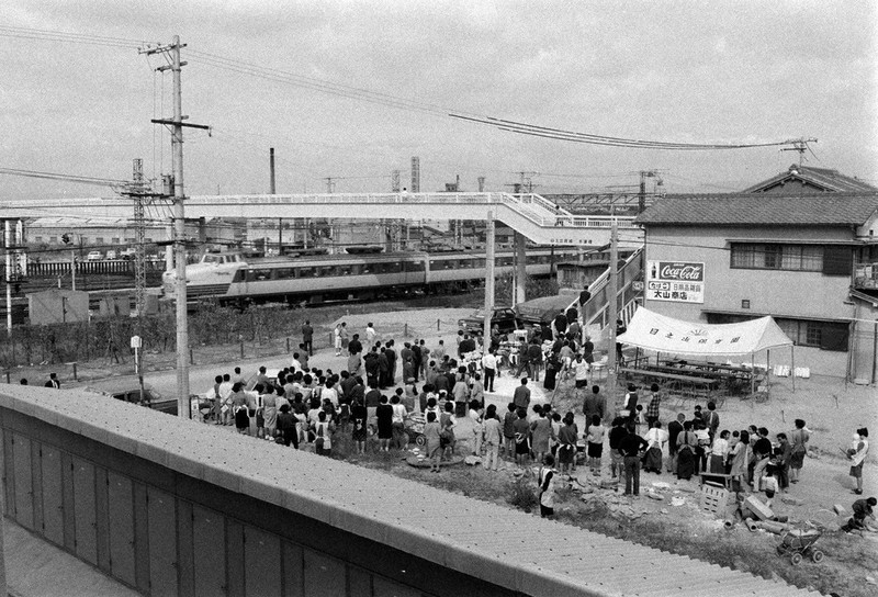 れとろ探訪：東海道線をまたぐ歩道橋 ／大阪 | 毎日新聞