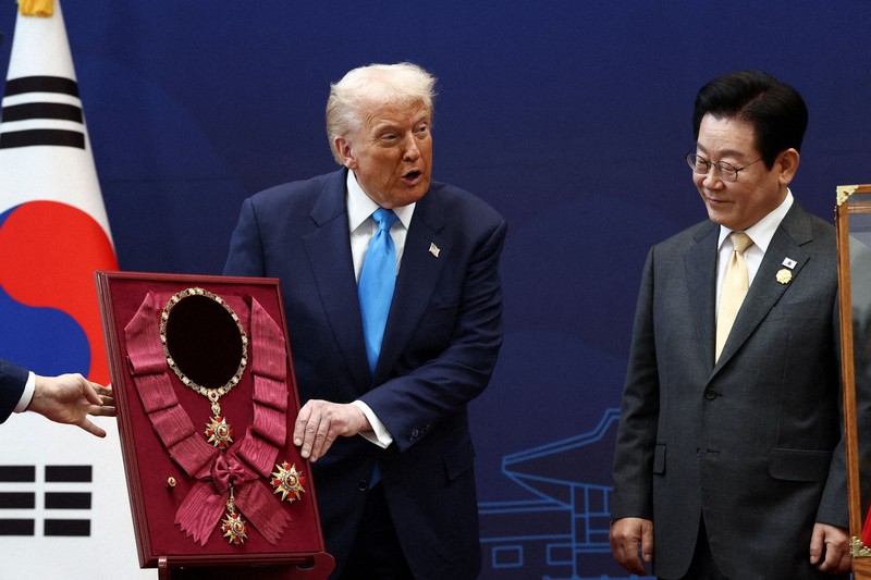 韓国がトランプ氏に最高勲章を授与 値段は1400万円【写真】 [写真特集5