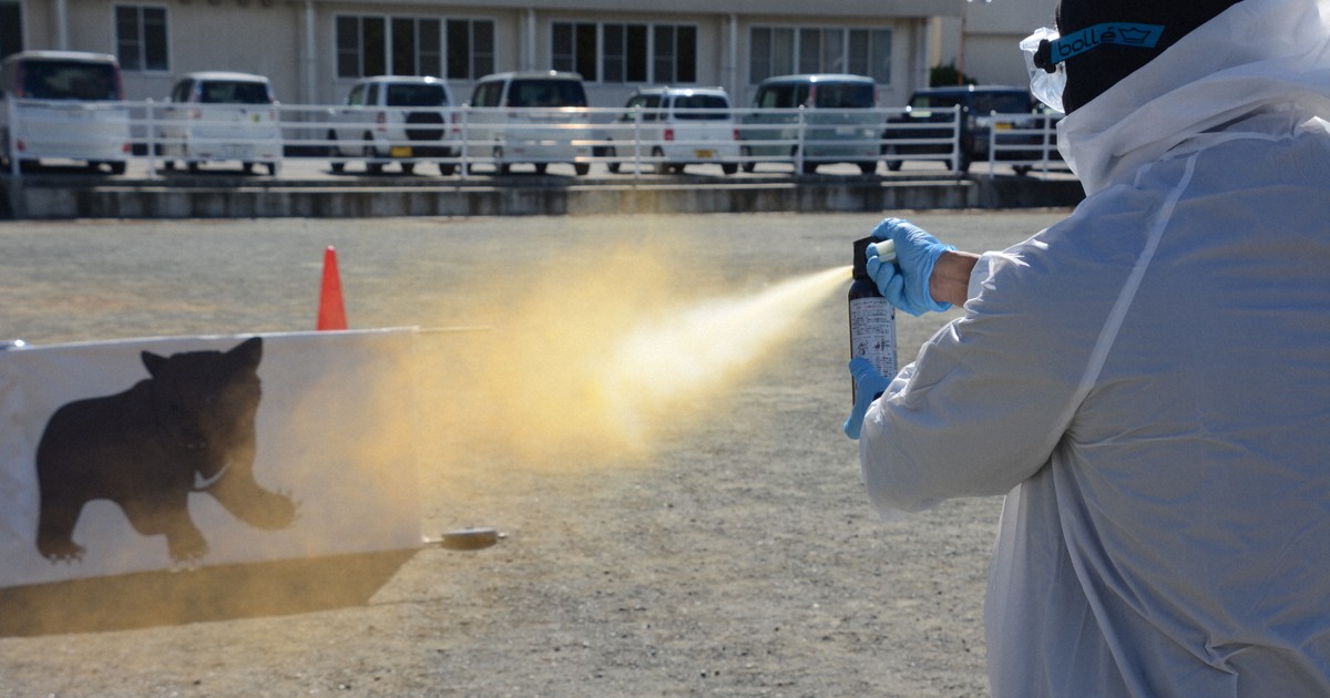 クマ撃退スプレー、冷静に使えるよう…　群馬県警が初の実技訓練