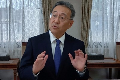 報道陣の取材に応じる旧統一教会の勅使河原秀行・教会改革推進本部長＝都内で、2025年10月29日午後2時6分、宮城裕也撮影