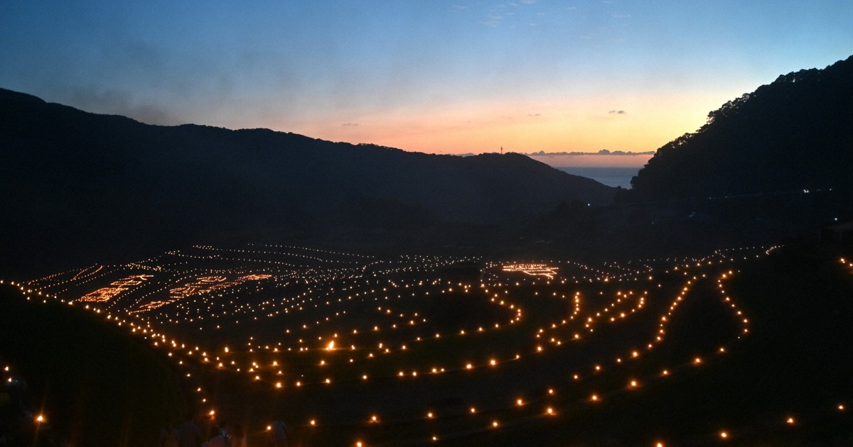 6,000 bamboo lanterns create spectacular scene on Nagasaki rice terraces