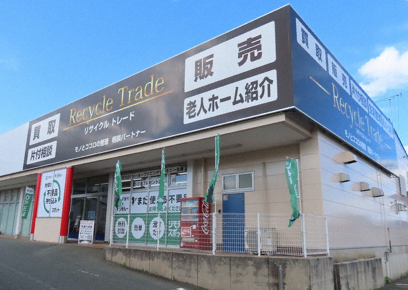 ジモティー限定売り値引きセール。10000円→5000円リサイクルショップのダイトーです。お持ち帰り価格　白い　6段たんす いよいよ、きょう開店 ジモティー九州初、リユース実店舗 使える不用品