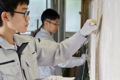 平均年齢34歳の左官会社 常識「塗り替えた」存続危機からの復活劇